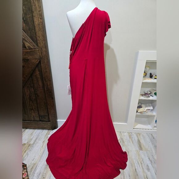 Mac Duggal Red One-Shoulder Prom Dress - Picture 4 of 5